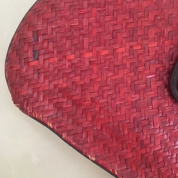 Beautiful weaved red purse - Picture 3 of 4